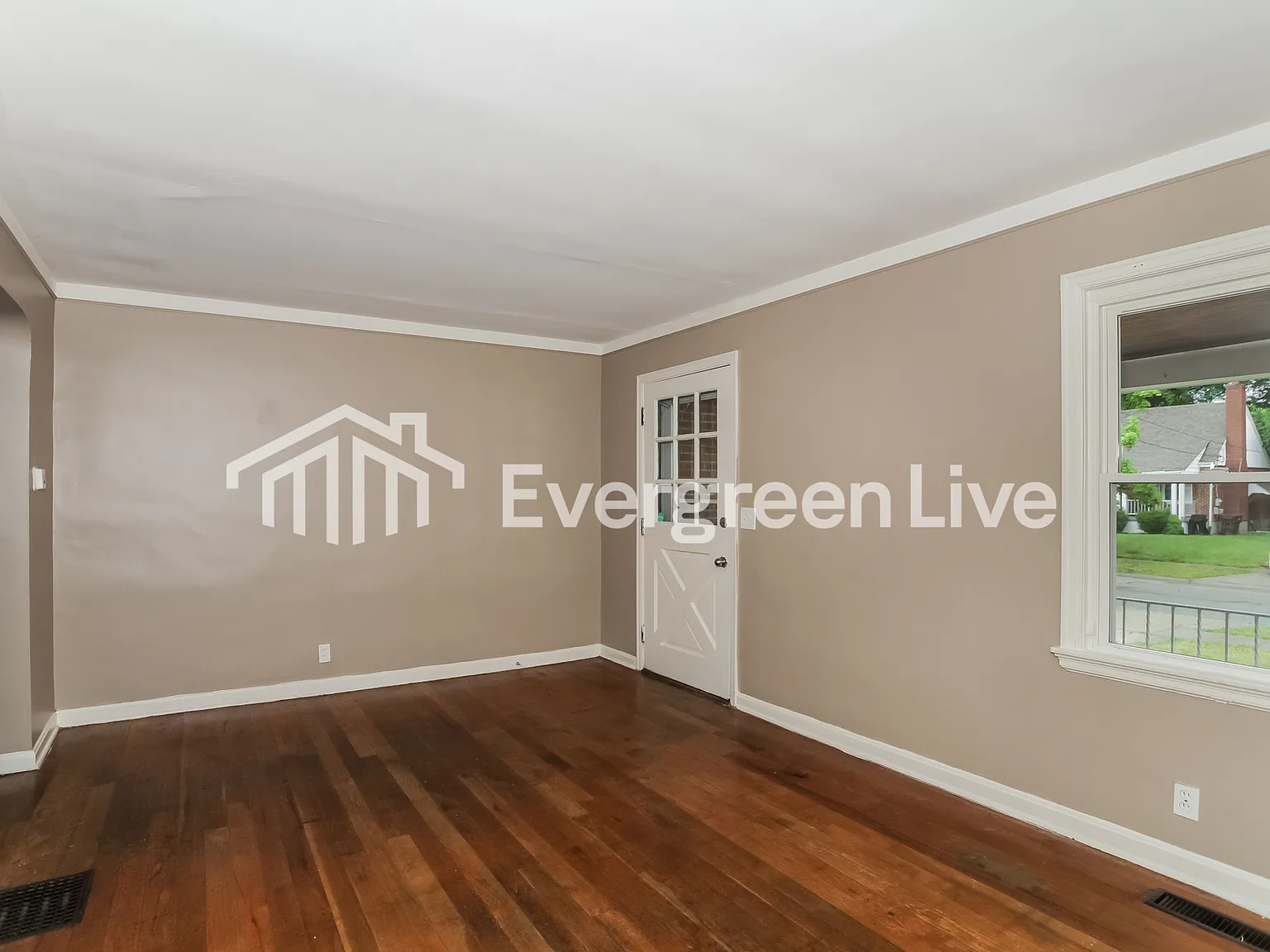 3 bed, 1.0 bath, 1363 sqft, $1,595 — Photo 4