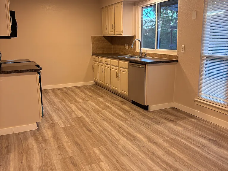 2208 Placid Dr — Photo 12
