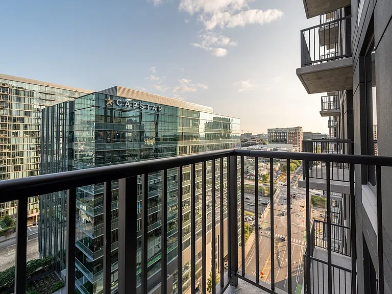 1212 Demonbreun St #1710 — Photo 20