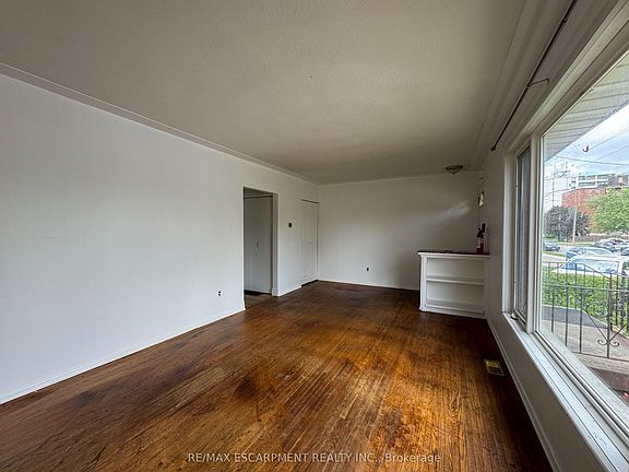 3rd image of 928 Upper Gage Ave