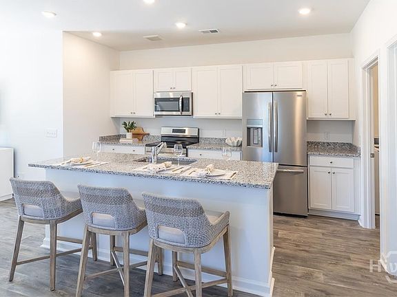 5th image of 165 Bottlebrush Dr