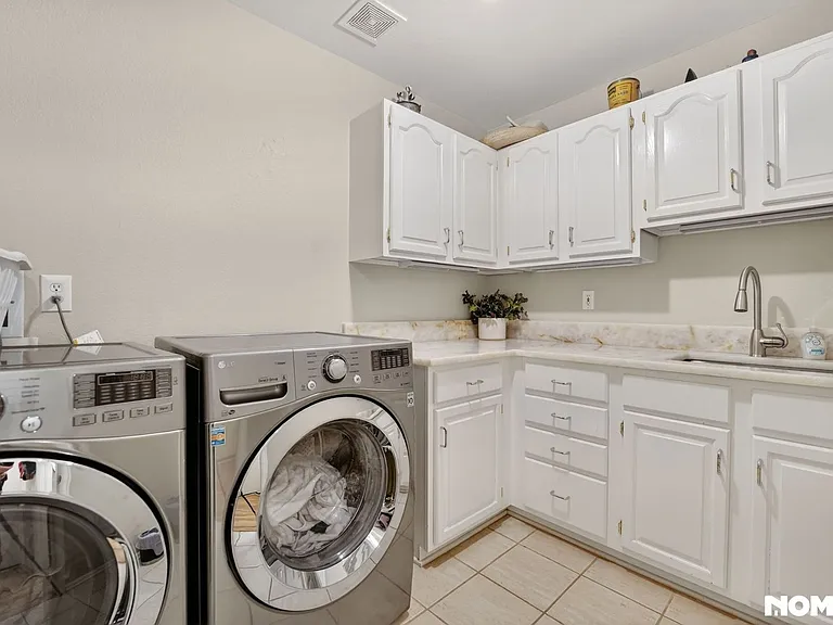 8433 Sawtooth Ln — Photo 24