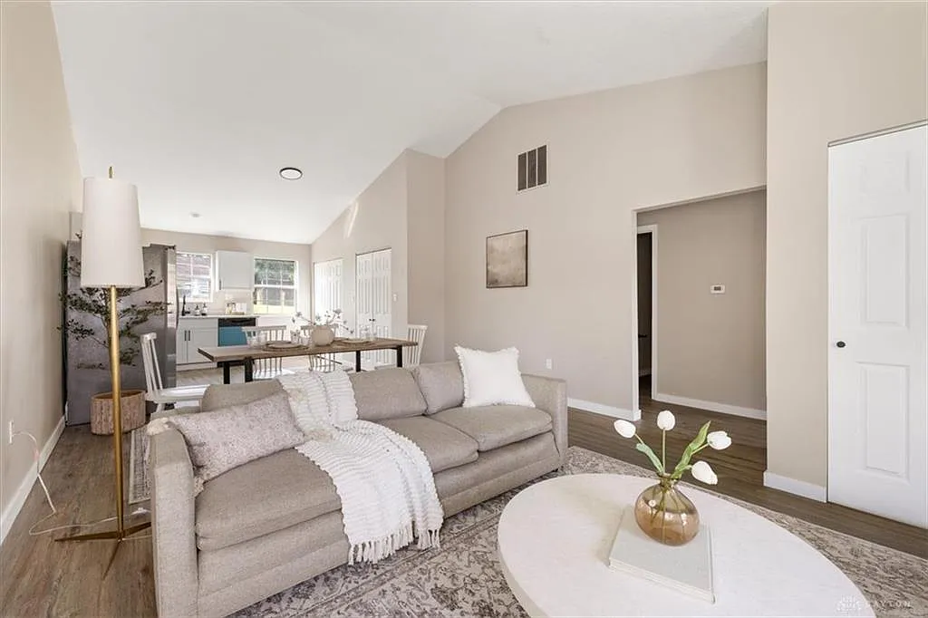 206 Rosemarie Dr — Photo 4