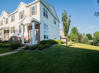 893 Ledgestone Dr, Mahtomedi, MN 55115