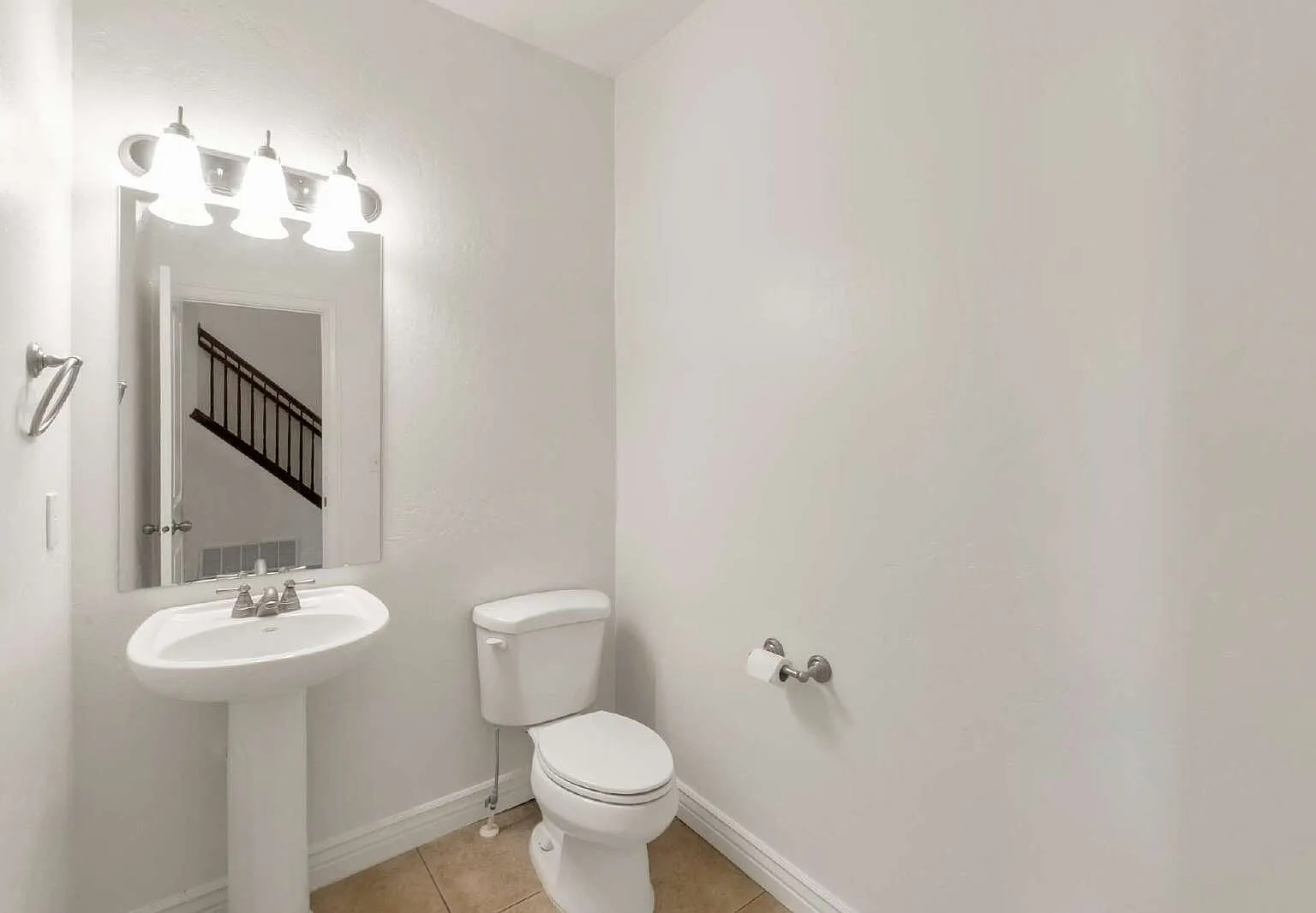 3 bed, 2.5 bath, 3441 sqft, $2,500 — Photo 3