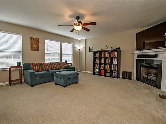 3rd image of 135 Cole Ct