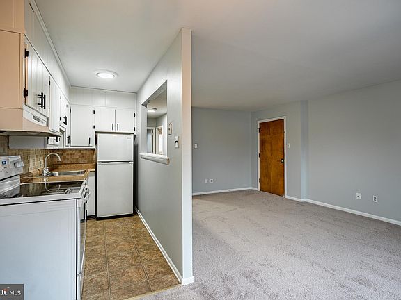 4th image of 447 Pine St APT A3