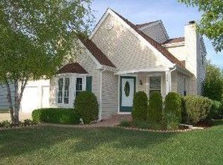 443 Vermont Dr, Elk Grove Village, IL 60007