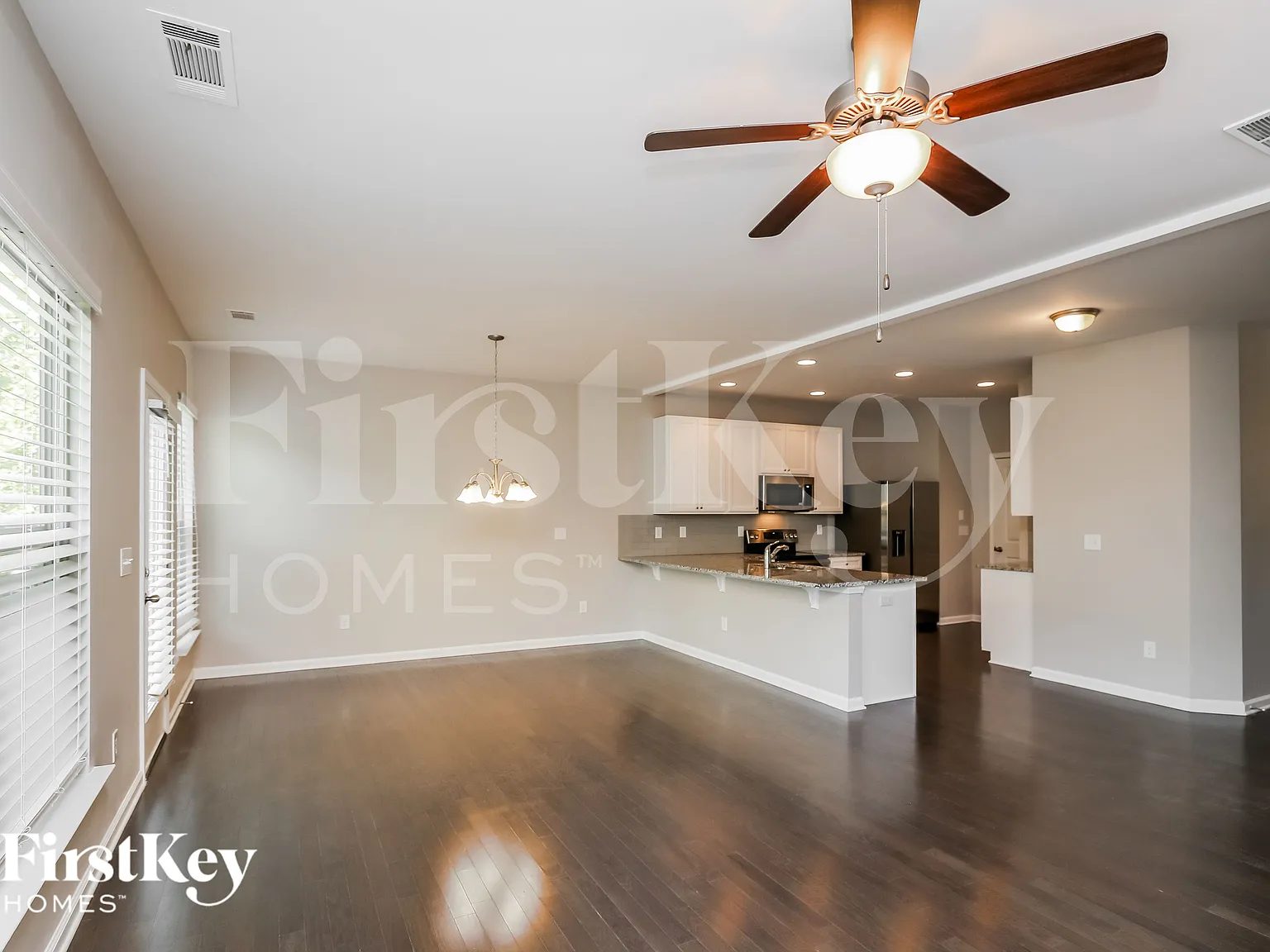 4 bed, 2.5 bath, 2058 sqft, $2,600 — Photo 4