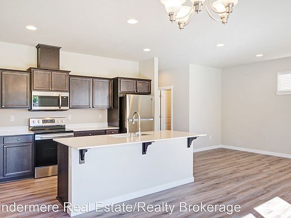 4th image of 8430 63rd Pl NE