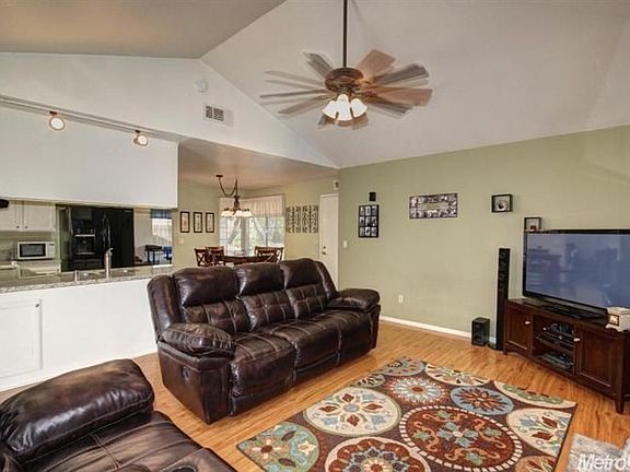 5th image of 8166 Pine Cove Ct