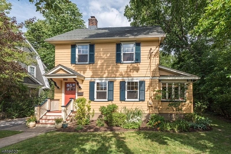 1st image of 17 Essex Ave