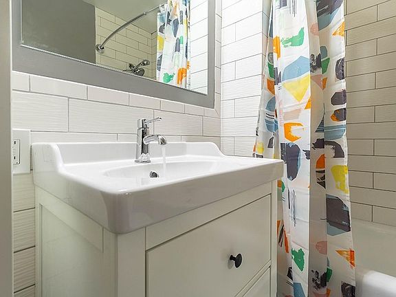 3rd image of 411 Bellevue Ave E #201