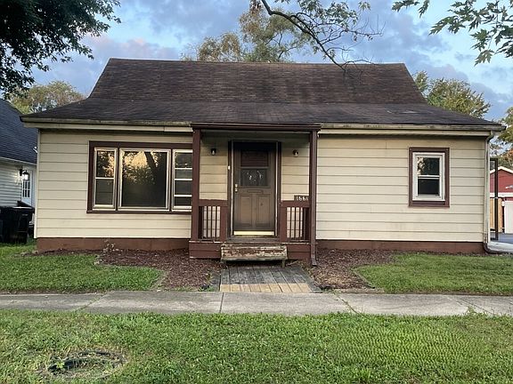 3rd image of 16610 Geneva Dr