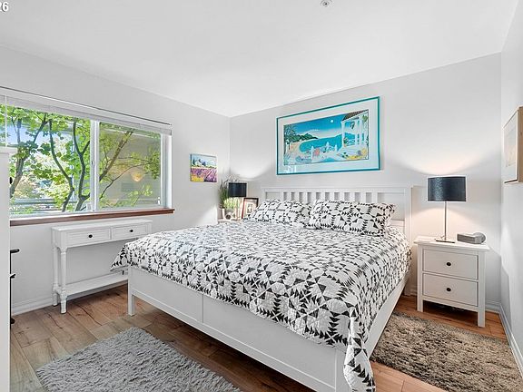 5th image of 303 N Hayden Bay Dr