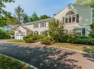 9 Willow Rd, Riverside, CT 06878
