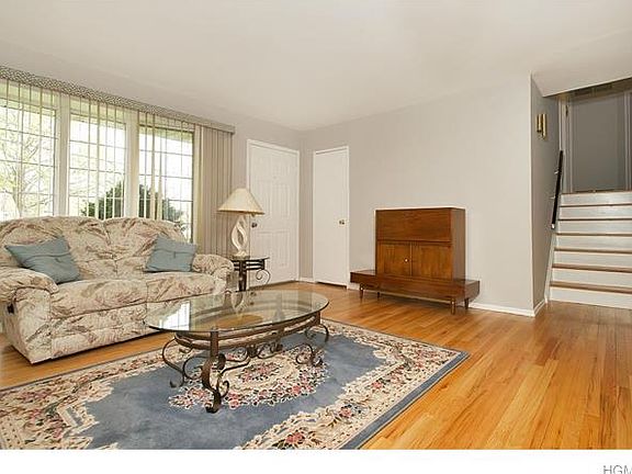 3rd image of 33 Jolen Dr