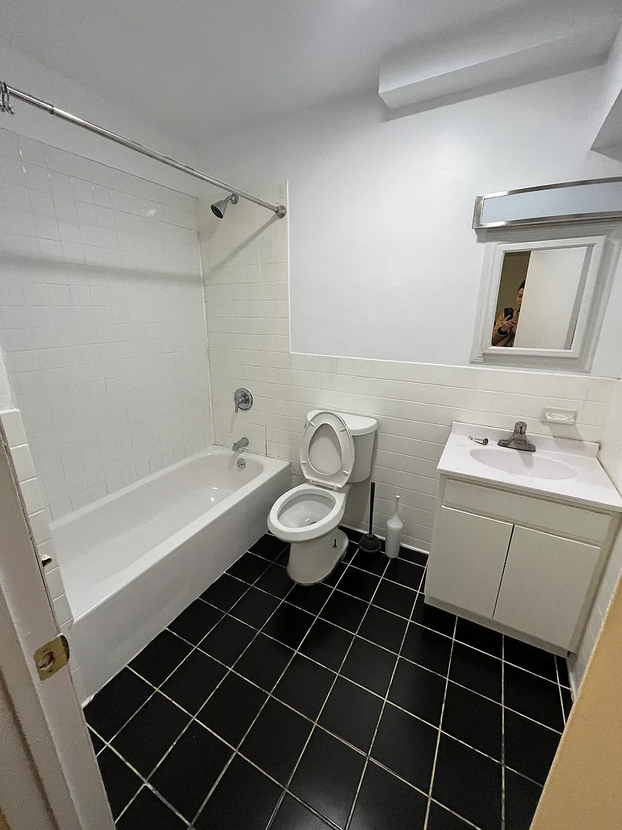 Building Photo - 377 E 234th St #1