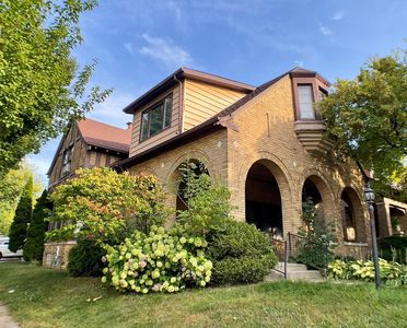 1800 South Layton BOULEVARD, Milwaukee, WI, 53215