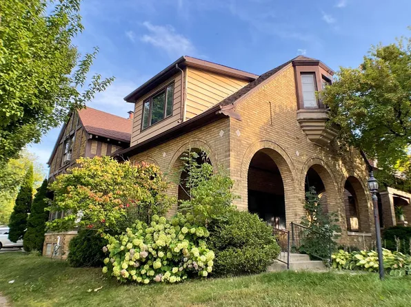 1800 South Layton BOULEVARD, Milwaukee, WI 53215