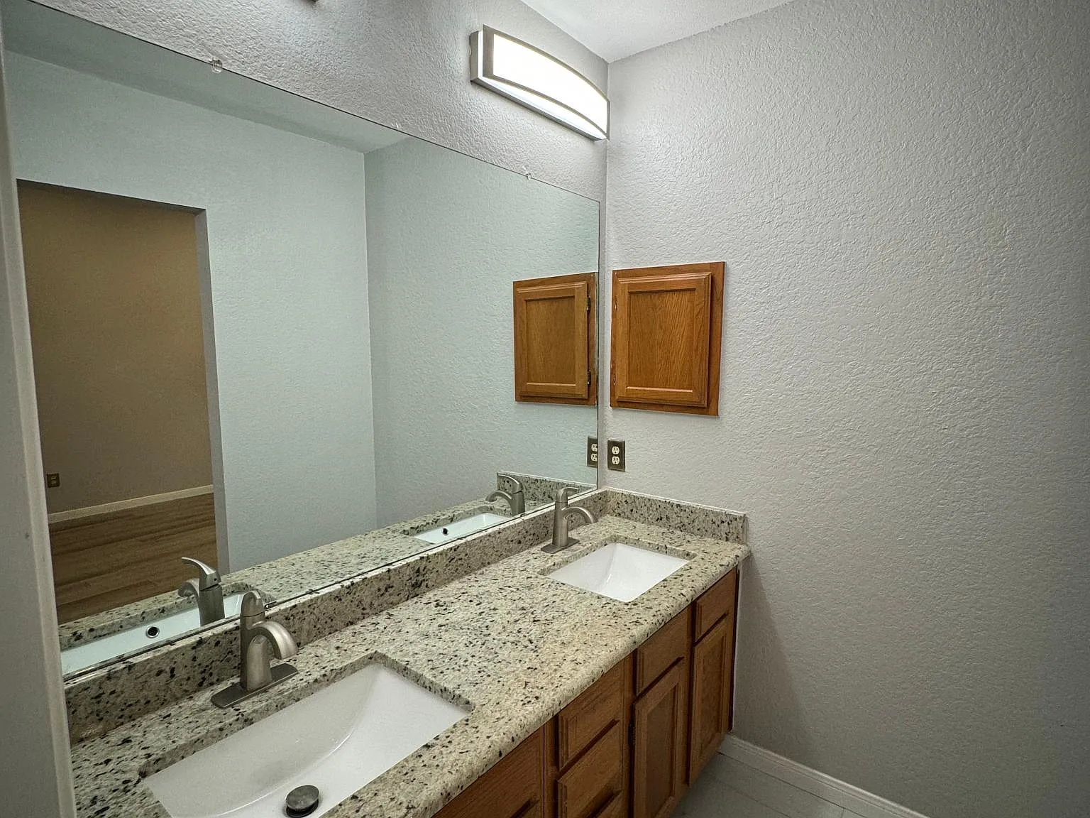 1321 Homestead St — Photo 2