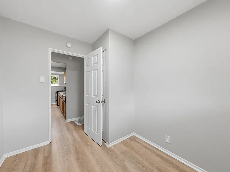 146 Grampian Rd — Photo 10
