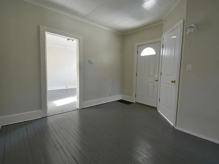127B Woodlawn Ave — Photo 3