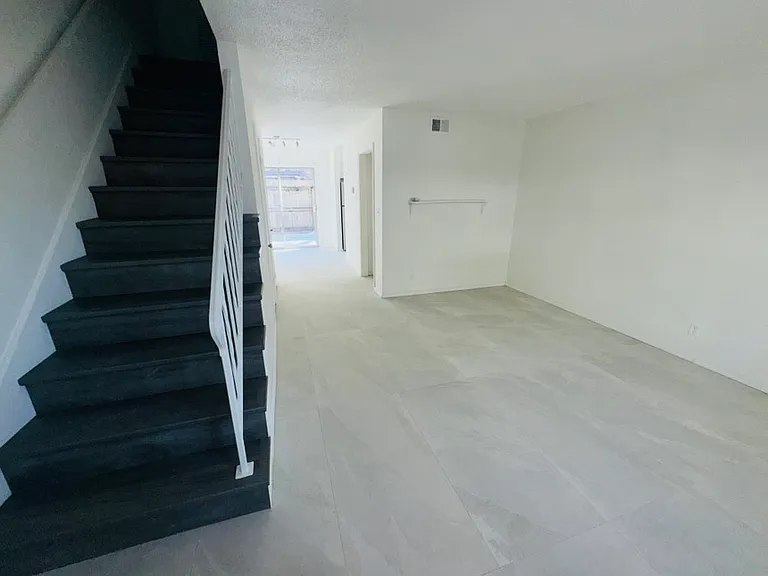 2422 E 59th Ct #4 — Photo 3