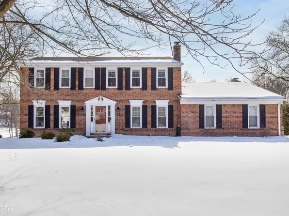 5609 Tequesta Dr, West Bloomfield, MI 48323