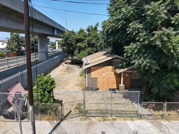 1701 E 61st St, Los Angeles, CA 90001