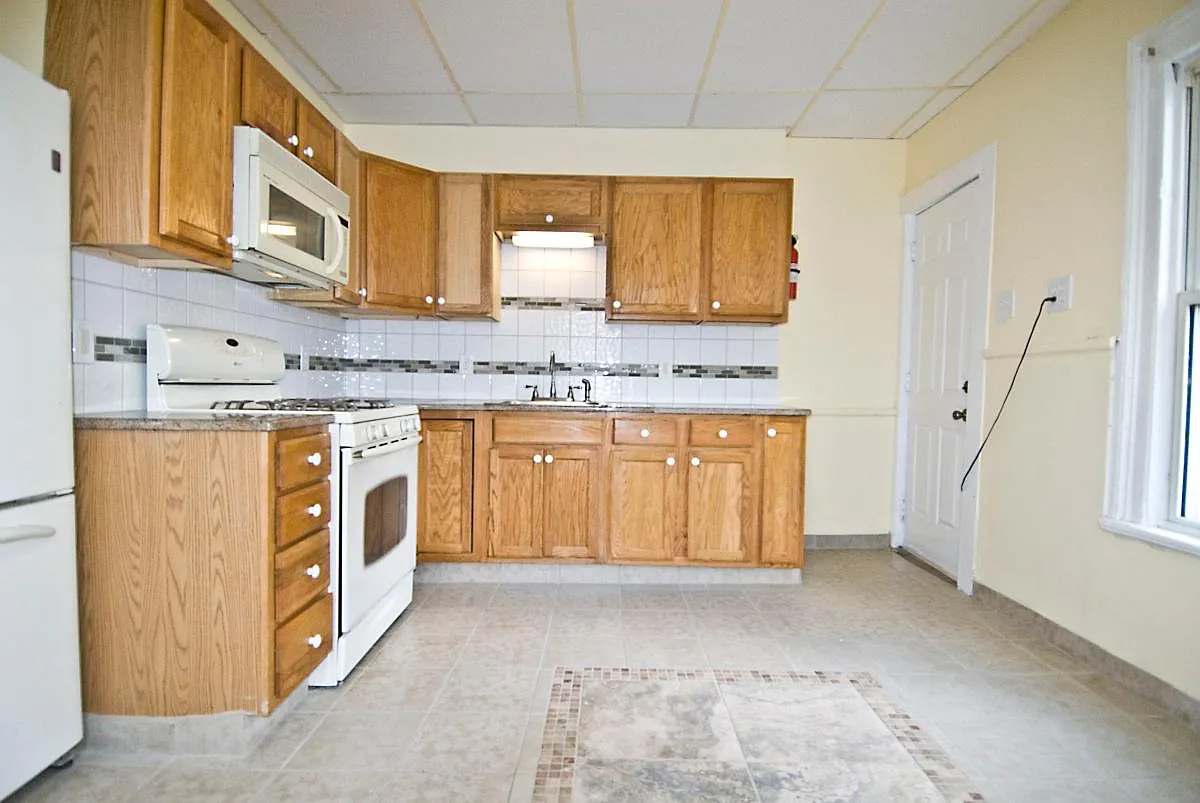 2 bed, 950 sqft, $1,650 — Photo 1