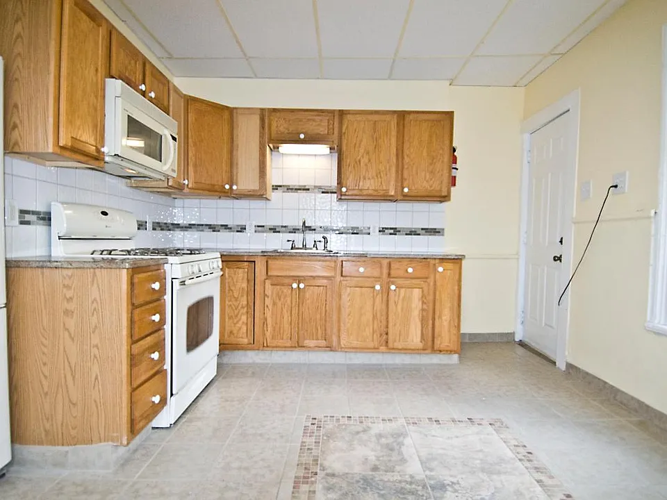 453 Hallett St #1