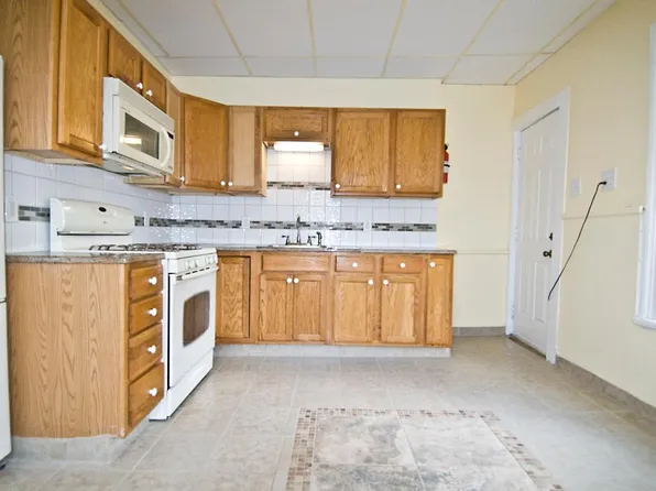 453 Hallett St Floor 1, Bridgeport, CT 06608