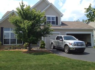 1388 Amberwood Dr, Crystal Lake, IL 60014