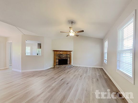 3rd image of 15 Woodwind Dr