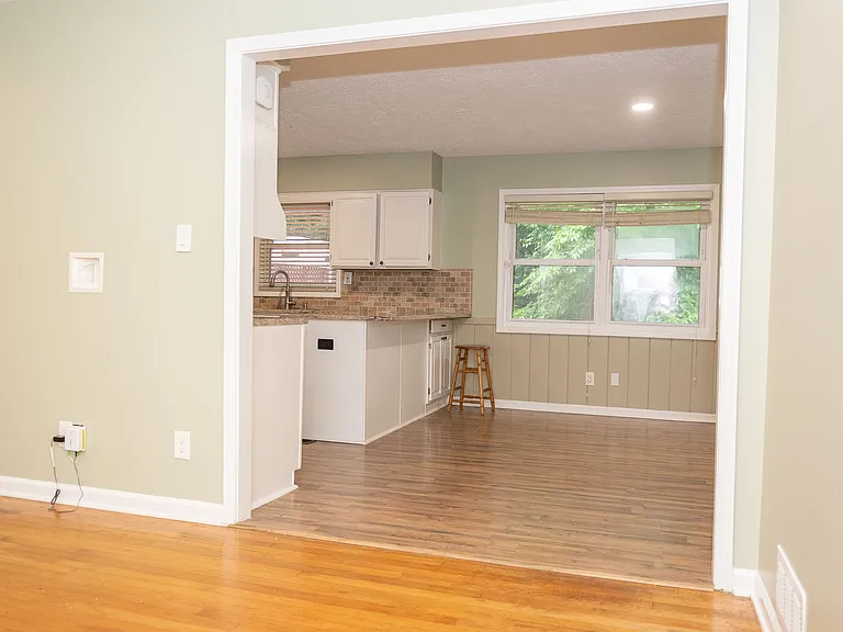 2945 Harcourt Dr — Photo 11