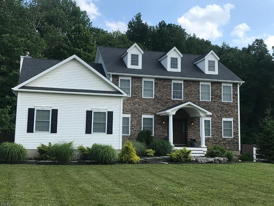1st image of 17 Fawn Hollow Dr