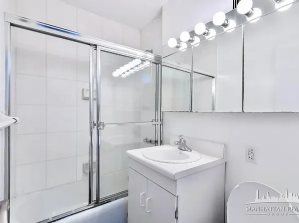 330 East 46th Street image 4 of 8