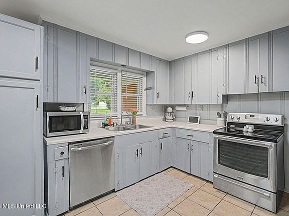 3rd image of 101 Beech Ct