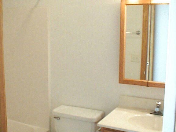 5th image of 921 E Grand Ave APT A