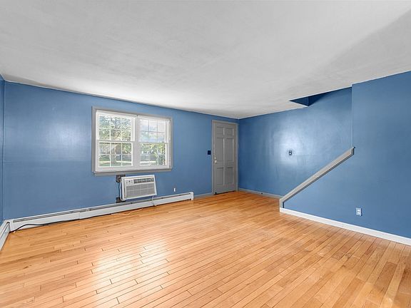 5th image of 76 Jefferson St Unit 76