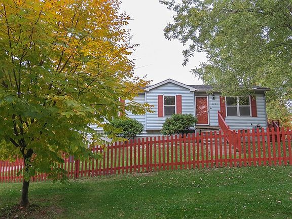 3rd image of 3233 Creek Dr