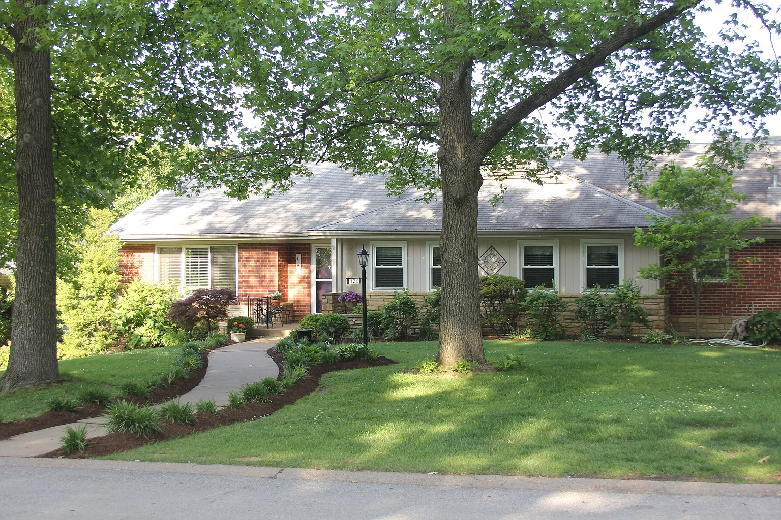 426 Clif Side Dr photo 1