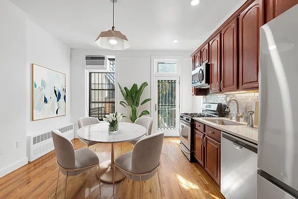 Rented by Cooper & Cooper Real Estate | media 7