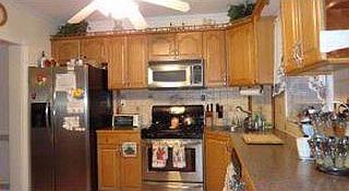 2nd image of 1421 E 57th St