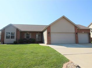 424 Chadwyck Dr, Glen Carbon, IL 62034