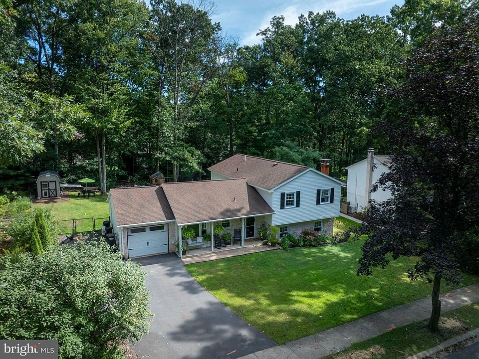 1st image of 461 Canterbury Dr