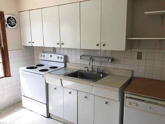3rd image of 1101 Irvington Ct