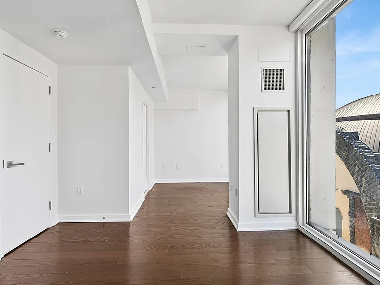 400 W 113th St #1613 — Photo 1