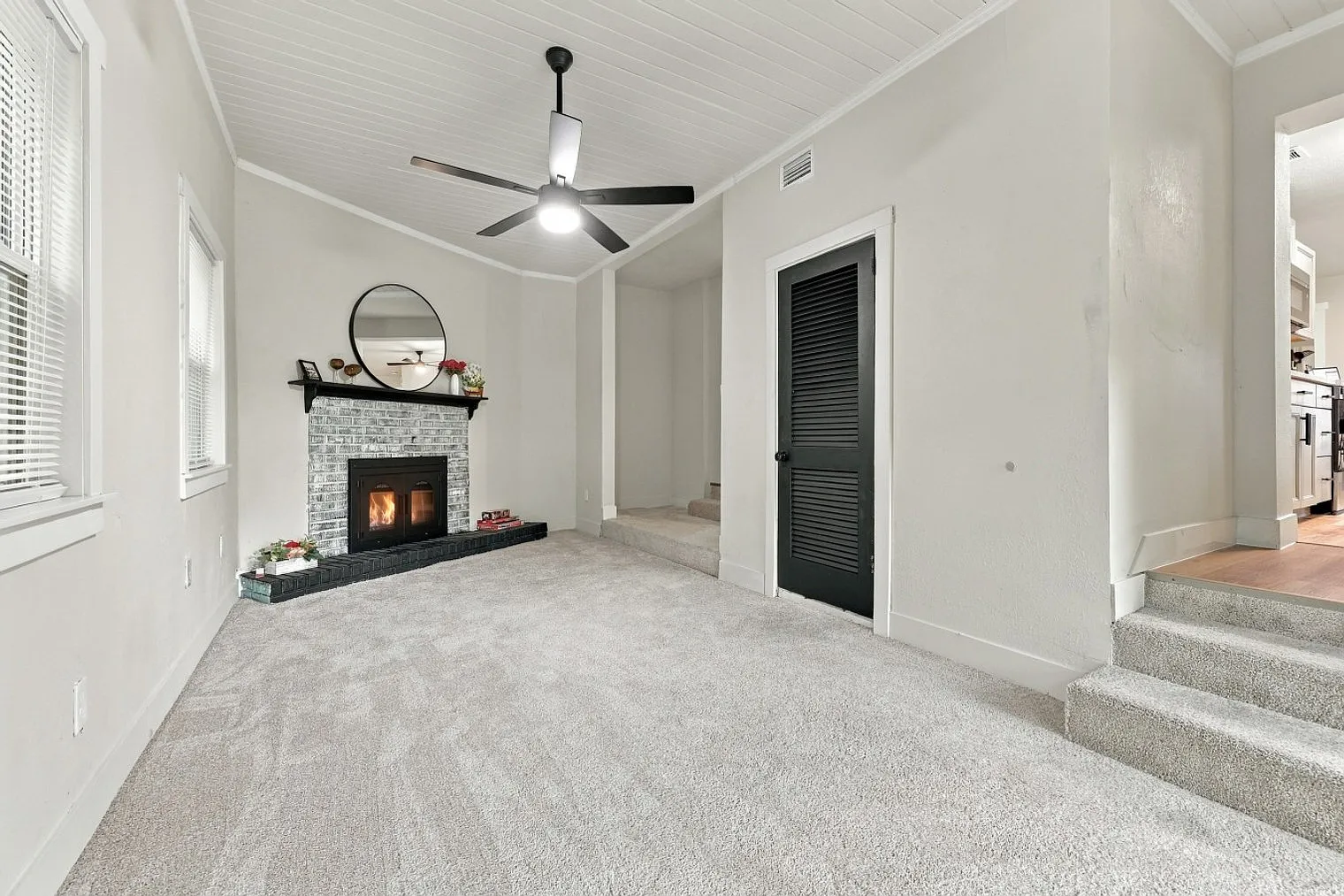 3 bed, 2.0 bath, 1291 sqft, $3,532 — Photo 3